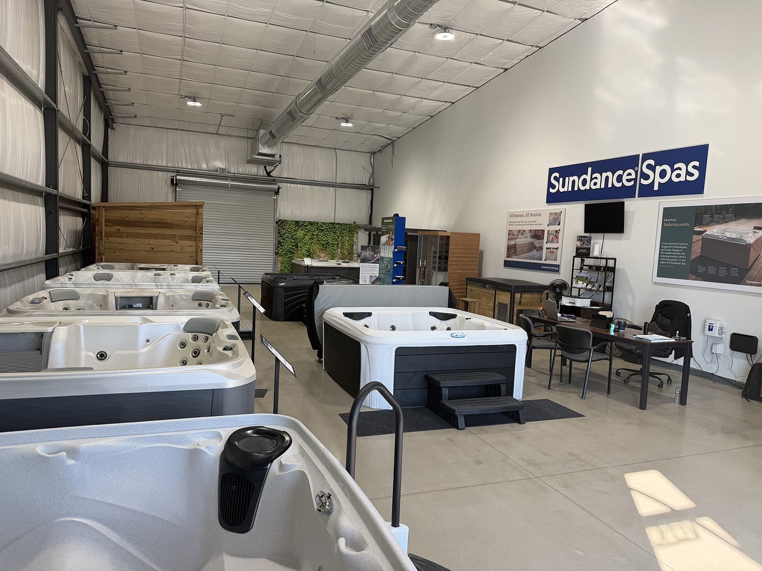 RETAIL & SHOWROOM